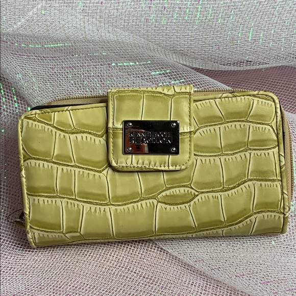 ๐ Kenneth Cole Reaction Clutch Wallet - Picture 1 of 7